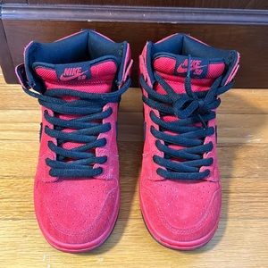 Nike SB dunk high pro “Red Devils”